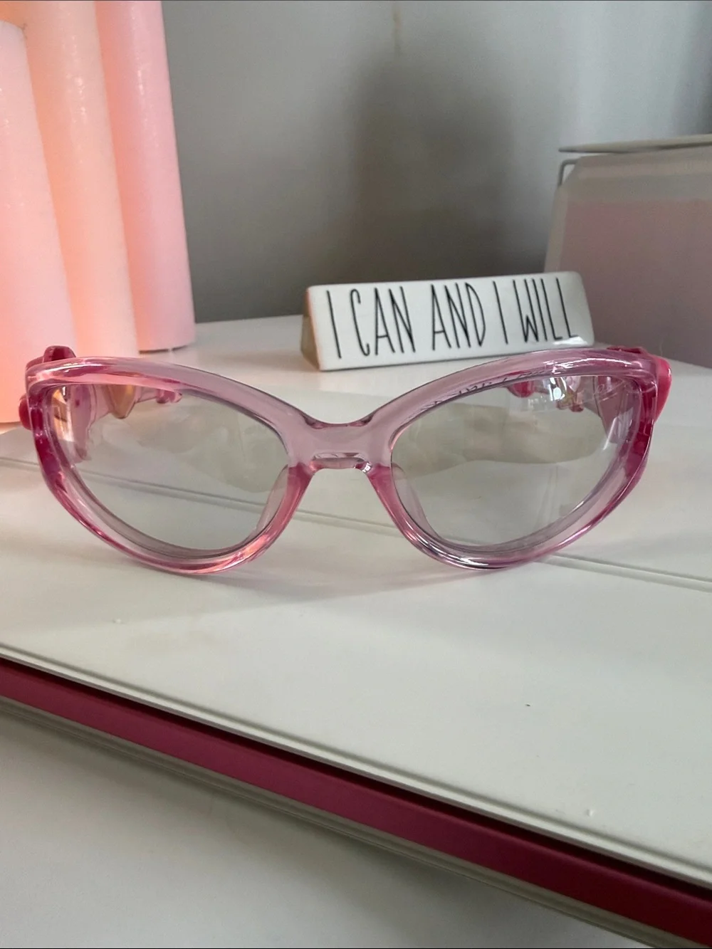GENTLE MONSTER Pink Heart-Templed Cat-Eye Sunglasses